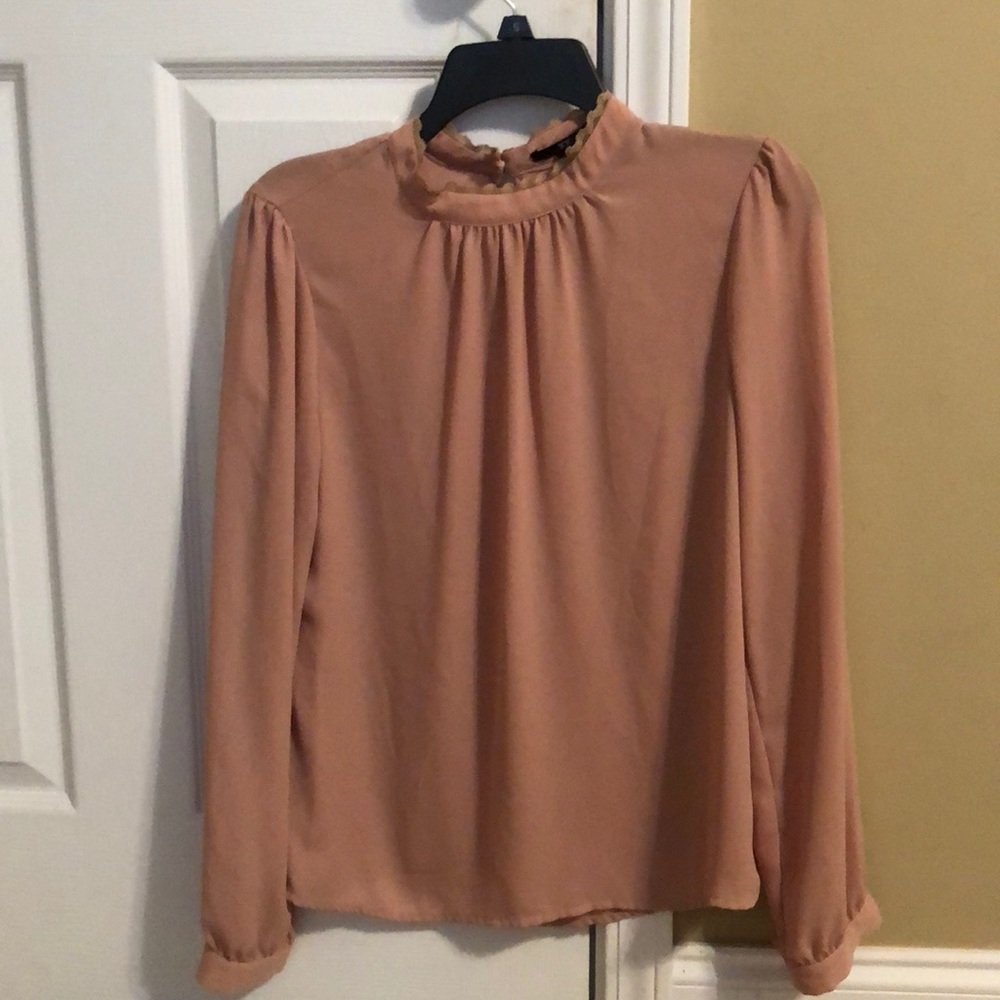 Light pink FORVER 21 shirt — good condition